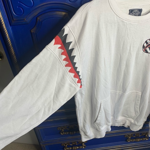 Bleecker Mercer Unique Shark Bite Sweatshirt XL - Picture 3 of 4